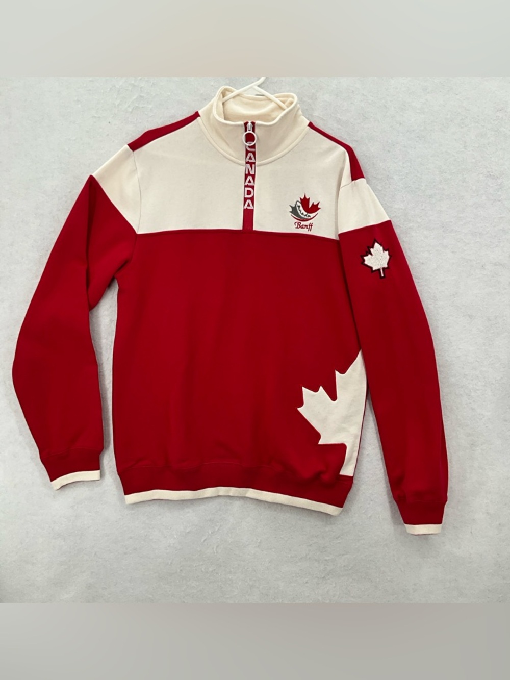 NWT Ladies Sweatshirt Banff Canada Red/White‎ Small
